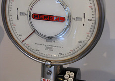 Bilancia con tasti per esclusione della tara dal peso lordo.