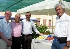 Da sinistra a destra: Carmine Damiano (direttore CRA Roma), Giovanni Lo Piparo (direttore generale), Luigi Conte e Antonino Nicotra (ricercatori e breeders, costitutori di varieta' come Ufo e Ghiaccio).