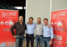 I due al centro sono Nicola Antonacci (REV Packaging) e Massimo Ceradini (azienda Ceradini).