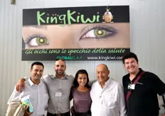 Al centro della foto, Julia Goltsova, Export manager del nuovo marchio KingFruit, lanciato da Ceradini per la commercializzazione di un assortimento di frutta piu' ampio rispetto al kiwi.