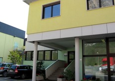 Una vista dell'accesso agli uffici della Cooperativa Valle del Sarca a Pietramurata (Dro - TN), socia del Consorzio La Trentina.
