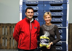 Luca Valerio, direttore dello stabilimento della Cooperativa Valle del Sarca, insieme a Lorenza Negri.