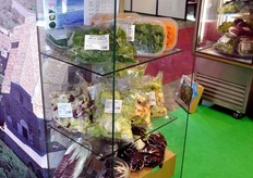 Vetrina di esposizione dei prodotti della Verde Oro.