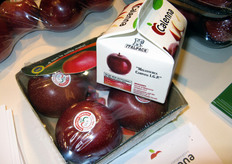 La Coop Calenna ha presentato una confezione di Melannurca Campana IGP gia' tagliata, da conservarsi in frigo.