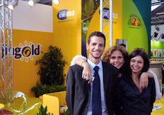 Alessandro Fornari, Monica Pezzi e Francesca, in rappresentanza del Consorzio KiwiGold.