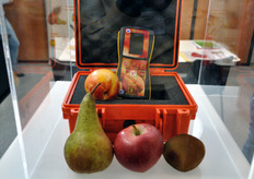 Il dispositivo DA-Meter per l'analisi non invasiva dei frutti proposto da TR Turoni.