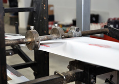 "Fase della ricopertura degli strati sottostanti dell'angolare con il "cappotto" stampato."