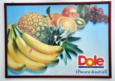 Lo stabilimento siciliano di Dole Italia distribuisce anche ananas e frutta controstagionale o di produzione nazionale come: pere coscia, meloni, kiwi, mele e agrumi.