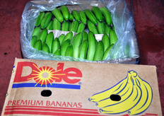 Le banane in arrivo sono confezionate in buste di nylon e in casse. Dopo il processo di maturazione, da una singola cassa si possono riconfezionare fino a 18 vassoi di banane.