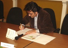 "Il convegno e' stato moderato da Carmelo Mennone, direttore dell’Azienda Agricola Sperimentale Dimostrativa "Pantanello" dell’ALSIA. L’Azienda e' coinvolta nel Progetto di Ricerca del Mipaaf "Liste di orientamento varietali degli agrumi". L’Unita' Operativa "Pantanello" di Metaponto (MT) e' dotata di un campo di confronto e verifica varietale di agrumi e portinnesti tra i piu' completi ed estesi, in termini di superficie, a livello nazionale."