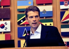 Alistair Smith di Banana Link, una delle organizzazioni della societa' civile che ha sostenuto il progetto del Forum, ha ricordato che se la riunione di Roma non e' la fine di un percorso, essa costituisce un importante passo avanti. Lo strumento del Forum puo' diventare un importante acceleratore per il dialogo e per l'implementazione di nuove soluzioni. Alla base, devono esserci non solo metodi e strumenti, ma valori etici condivisi.