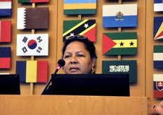 "Un'esponente di COLSIBA (Coordinadora Latinoamericana de Sindicatos Bananeros) ha messo in luce la problematica connessa al lavoro femminile nelle piantagioni di banane e ha sottolineato anche l'importanza della tutela delle risorse idriche e del suolo. "Dobbiamo essere piu' innovativi e svolgere un ruolo di pionieri anche per altre industrie e nell'interesse delle generazioni future", ha sottolineato la relatrice."