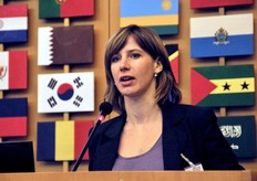 "Juliani Neumann, anch'essa addetta all'attività di "facilitatore", ha invitato i partecipanti a mantenere, nella prima fase del dialogo e del confronto, una mente curiosa e pronta all'ascolto, per tener conto di tutti i diversi punti di vista, prima di avanzare soluzioni o proporre sintesi."