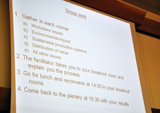 Precise istruzioni sono state date ai gruppi di lavoro per il resto della giornata.