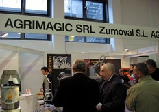 Stand Agrimagic Srl. L'azienda Agrimagic è una societa' con esperienza decennale in particolare nella lavorazione della frutta e dei vegetali.