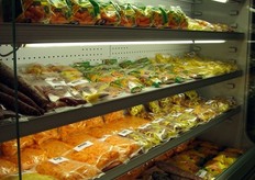 Dettaglio dei prodotti in vetrina alla fiera internazionale.