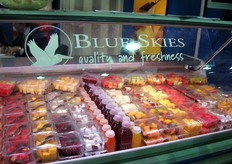 La societa' impiega circa 2000 persone in Ghana, Egitto, Sudafrica e Brasile e rifornisce le principali catene di supermercati in Regno Unito, Europa e Sudafrica.