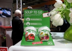 "Lo specialista del Convenience, Lekkerland, presenta al Freshconex la minestra da bere a marchio Food IQ. Le minestre sono in porzioni pronte confezionate in recipienti resistenti al calore. Esse vengono prodotte con la cosiddetta procedura "sottovuoto", che permette di mantenere inalterata la maggior parte delle vitamine e dei sapori naturali. E' sufficiente scaldare il recipiente chiuso per pochi minuti nel forno a microonde e la minestra e' pronta per essere consumata. Grazie ad un apposito coperchio con beccuccio, queste minestre sono ideali anche per i viaggi e il consumo fuori casa."