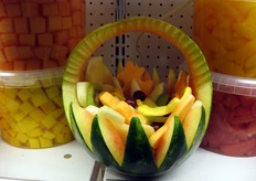 Composizione di frutta presente allo stand della FructoFresh.