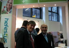 Stand Hefestus Ltd (Israele). Da sinistra a destra: Ron Golan (sales director) e Dino Ponti (responsabile per l'Italia).