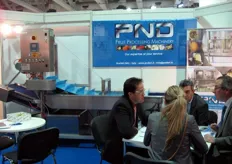 Stand PND Srl (Italia). La PND, produttrice di macchine ed impianti industriali per la lavorazione della frutta, e' stata fondata nell'anno 2000 da un gruppo di tecnici altamente qualificati.