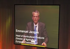 Emmanuel Jacquin, capo della unita' ortofrutta della Commissione Europea, ha ricordato le numerose campagne e misure adottate dalla UE nel corso degli ultimi anni e improntate al miglioramento degli standard qualitativi e alla piena espressione delle potenzialita' commerciali dei beni agricoli.