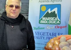 Stand Azienda agricola Marsica Biologica. In foto, Roberto Panella.