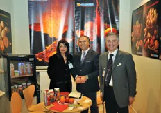 Sara Grasso (resp. vendite estero), Sebastiano Alba (presidente) e Salvo Laudani (resp. marketing) di Oranfrizer.