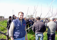 "Antonello Giannace (in foto), giovane frutticoltore di Pisticci (MT), e' molto soddisfatto per i risultati produttivi e commerciali conseguiti con il suo albicoccheto. Nella scorsa campagna (2009) la "Kioto" ha spuntato prezzi quasi doppi rispetto alle altre varieta' di pari periodo di maturazione (terza decade di giugno)."
