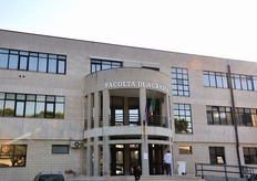 "In occasione del XXII ciclo del Dottorato di Ricerca in "Gestione dell'Innovazione nei Sistemi Agroalimentari della Regione Mediterranea" dell’Universita' di Foggia, coordinato dal Prof. Giancarlo Colelli, il Dipartimento PRIME dell’Universita' ha organizzato, in data 8 marzo 2010, un Workshop, giunto alla sua quarta edizione, in cui, attraverso il contributo di prestigiosi relatori, si e' discusso in modo interdisciplinare di innovazione nei sistemi agricoli ed alimentari."