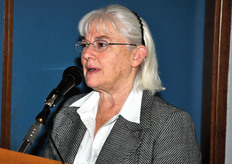 Alla base di ogni tecnologia di conservazione dei prodotti freschi nella fase di post-raccolta, infatti, deve esserci una comprensione della fisiologia di ogni singolo ortaggio. Il primo elemento, dal quale non si puo' prescindere, e' il ritmo respiratorio di ogni vegetale. Intervenire sulla composizione atmosferica e sulla temperatura agisce sul ritmo respiratorio, ma non sempre preserva il prodotto da un deterioramento qualitativo e nutrizionale.