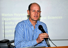 Il Prof. Marius Huysamer, dell’Universita' di Stellenbosch (Repubblica del Sudafrica), ha descritto le tecniche colturali dei fiori di Protea, una pianta ornamentale tipica del Sudafrica e possibile nuova coltura nei nostri climi.