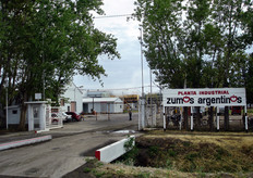 Visita all'azienda Zumos Argeninos, di proprieta' tedesca (gruppo Steinauser). Il gruppo possiede stabilimenti, oltre che in Argentina, in Germania, in Italia (C.A.S. S.p.A.), Polonia, USA e Cina.