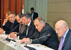 Il tavolo dei relatori.