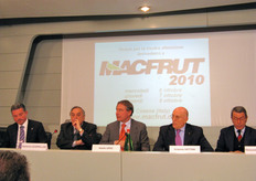 MACFRUT 2010 vi da' appuntamento a Cesena il prossimo 6-8 ottobre. Il giorno 5, la manifestazione sara' preceduta dal Summit Europeo della Frutta.