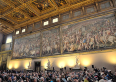 Il solenne contesto.