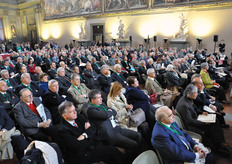 La relazione del Presidente Scaramuzzi e' stata seguita con vivo interesse. Nel loro tono garbato e piacevole, infatti, le parole del Presidente sugli scenari futuri cui l'umanita' tutta rischia di andare incontro sono pesate come macigni.