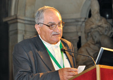 La prolusione di Salamini, ricca di dettagli tecnici, ha dimostrato come la creazione potenziale di organismi vegetali dotati di caratteristiche di perennita', elevata resa produttiva e adattabilita' ad ambienti ostili non sia un'utopia, ma una strada gia' percorribile, grazie ai risultati della ricerca scientifica fin qui condotta.