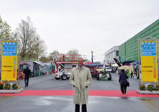 Gli organizzatori della manifestazione hanno dato vita allo STAO, il Salone delle Tecnologie Applicate all'Ortofrutticoltura, nel quale hanno esposto aziende nazionali ed estere, proponendo il meglio della strumentazione tecnologica in ambito frutticolo. Nella foto, di fronte all'ingresso dello STAO, Domenico Sacchetto (presidente della OP Asprofrut).