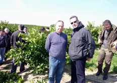 Donato La Terza e Fernando De Florio (da destra, al centro della foto) entrambi agrumicoltori di Palagiano (TA), hanno partecipato alla giornata sulla potatura degli agrumi organizzata dal COVIL.