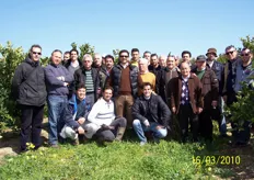 Foto di gruppo dei partecipanti alla giornata tecnica sulla potatura degli agrumi del 16 marzo 2010.