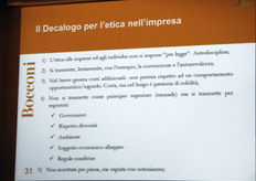 In conclusione, il Prof. Maurizio Dallocchio ha analizzato il decalogo dell'etica, ricordando che un comportamento socialmente responsabile non e' qualcosa che si possa imporre alle aziende per legge, bensì è un lento processo di autodisciplina e responsabilità.