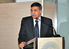 Diversi gli interventi degli imprenditori presenti (nella foto: Sebastiano Cosentino), che hanno interloquito con Paolo De Castro.