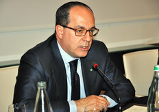 Paolo De Castro si e' trattenuto lungamente con i partecipanti, accogliendo domande e osservazioni e rispondendo a tutti nel merito.