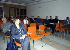 In Basilicata, ha affermato la Dott.ssa Carmela Suriano, (nella foto prima a sinistra), e' in corso un forte rinnovamento degli impianti poiche' quasi la meta' dei frutteti ha un'eta' compresa tra i 6 e i 12 anni. La forte spinta all'innovazione varietale, in Basilicata, e' dettata dalla necessita' di conquistare nuovi spazi commerciali (nazionali e esteri), essendo quelli regionale continuamente saturi. Questa necessita' stimola un forte e continuo aggiornamento da parte dei frutticoltori lucani e un'offerta nel tempo e nella gamma sempre piu' qualificata e dinamica.