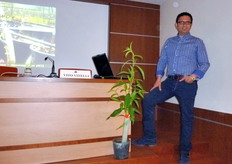 Con le moderne tecniche di produzione vivaistica, afferma Vitelli, e' possibile ottenere, in meno di un anno, astoncini vegetanti pronti al trapianto primaverile.