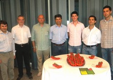 Foto di gruppo Gautier. Da sinistra a destra: Maurizio Montalti (direttore filiale italiana di Gautier Sementi), Jean Marc Faou (direttore commerciale Gautier Semences), Benedetto Granata (resp. commerciale Sud Italia), Mansour Majde (ricercatore e responsabile ricerca su specie a frutto Gautier Semences), Matteo Bano (responsabile sviluppo Centro-Nord Italia), Bruno Vacirca (responsabile Sicilia), Gennaro Rimoli (resp. sviluppo Sud Italia).