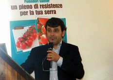 Maurizio Montalti (direttore della filiale italiana di Gautier Sementi) ha tratteggiato per grandi linee la storia della ditta sementiera francese, cominciata nell’ormai lontano 1952, e ha poi illustrato i criteri che segue l’attivita' di ricerca e sperimentazione di nuove varieta'.