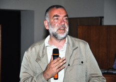 Un momento dell'intervento del prof. Neri, il quale ha evidenziato come una gestione oculata di una tecnica antica come quella della potatura, rivisitata alla luce delle attuali conoscenze, sia in grado di offrire maggiore efficienza nella gestione dell'impianto frutticolo, riducendo i costi e aumentando la produttivita'.