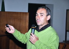 Una rassegna sulle emergenze fitosanitarie nelle produzioni integrate e sulle attivita' di contrasto e gestione delle stesse e' stata fornita da Vincenzo Castoro, il quale ha posto l'accento sulla necessita' di scegliere sempre materiale vivaistico certificato.